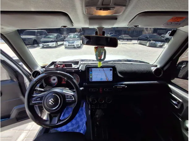 Car image 14