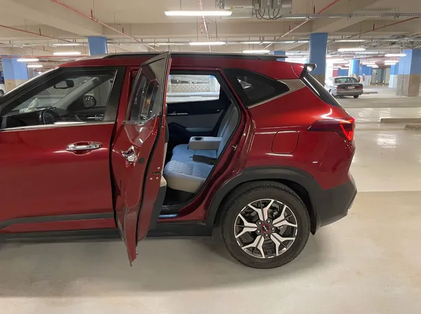 Car image 15