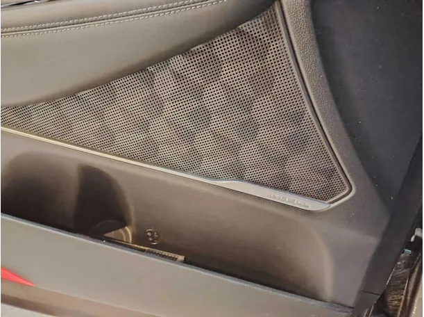 Car image 40