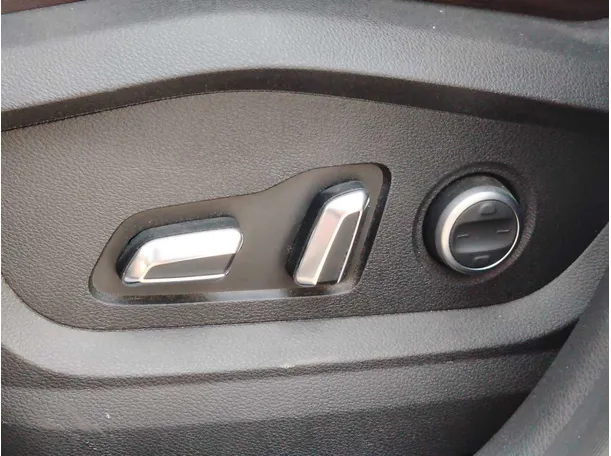 Car image 34