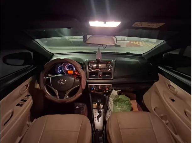 Car image 14