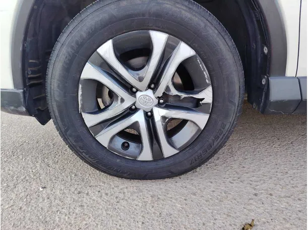 Car image 10