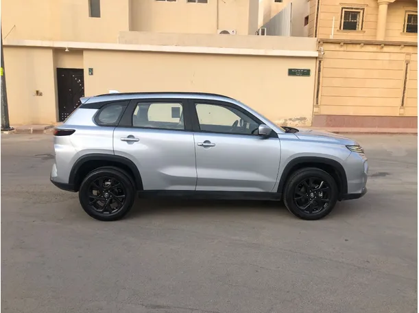 Car image 4