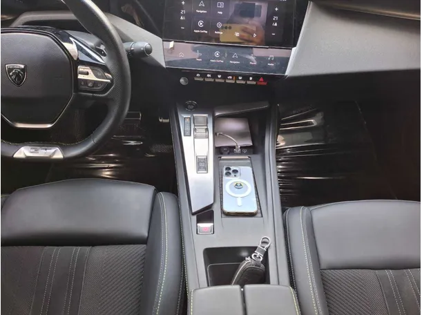 Car image 15