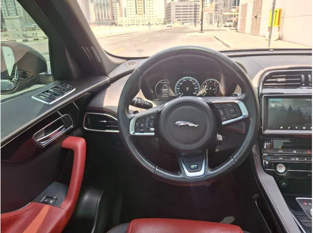 Car image 17