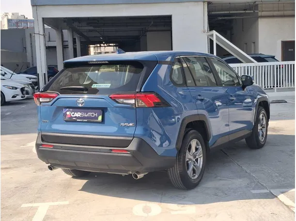 Car image 5