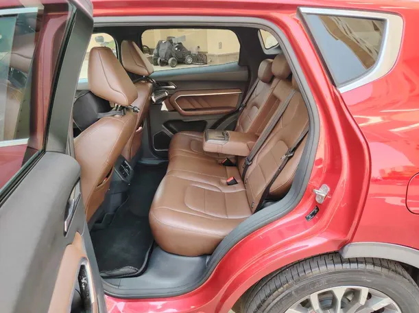 Car image 14