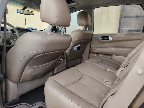 Car image 16