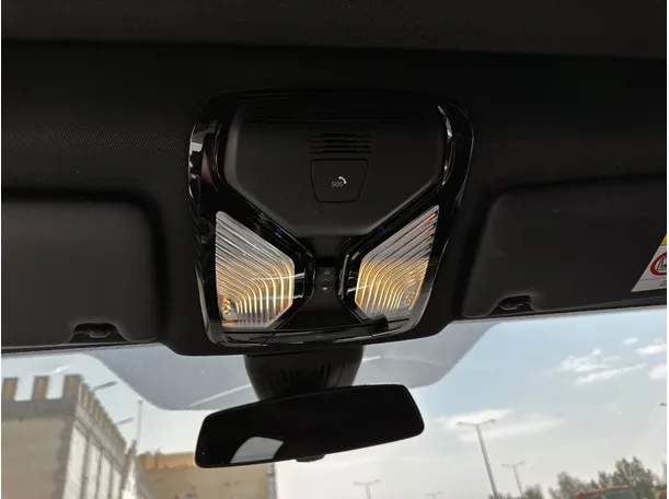 Car image 27