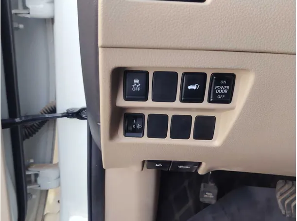 Car image 30