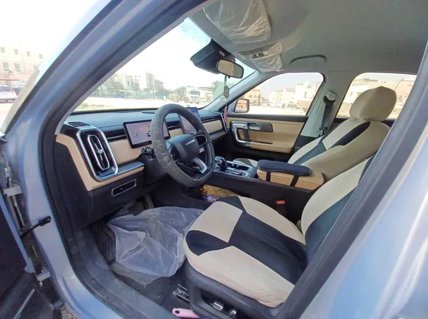 Car image 10