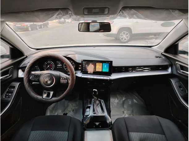 Car image 17