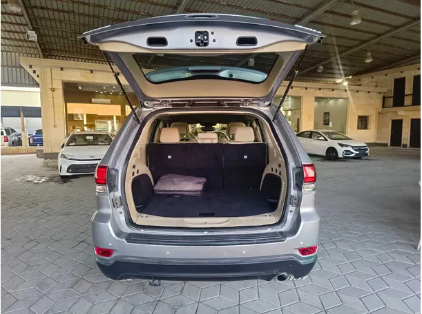 Car image 32