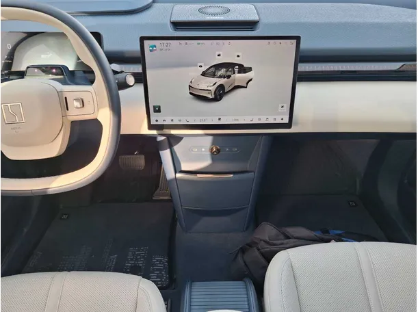 Car image 16
