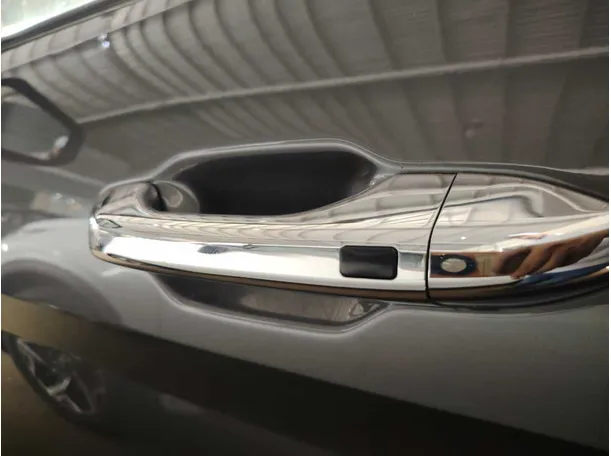 Car image 12