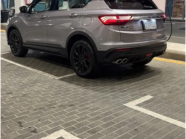 Car image 4
