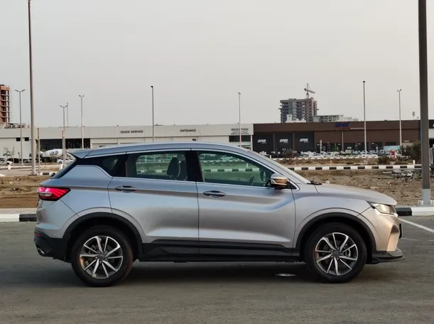 Car image 4