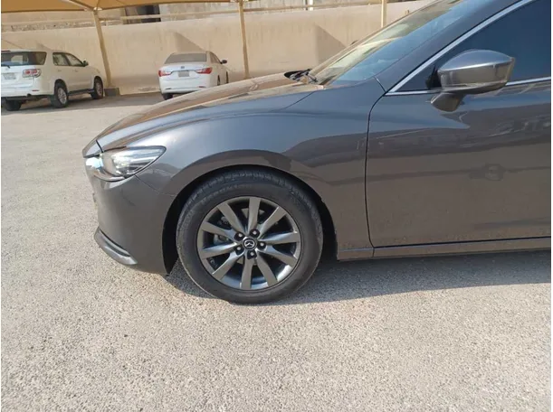 Car image 9