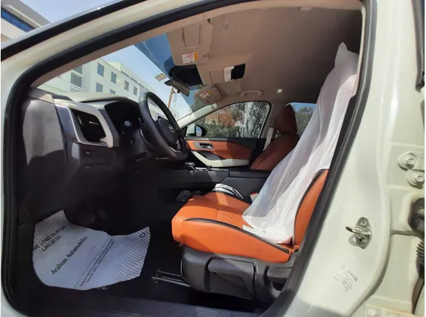 Car image 13