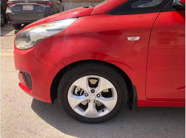 Car image 9