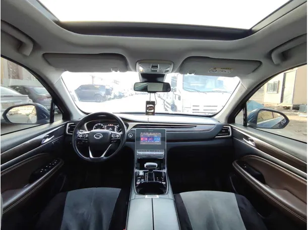 Car image 18
