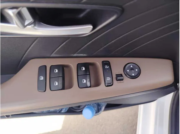 Car image 29