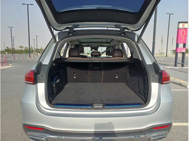Car image 20