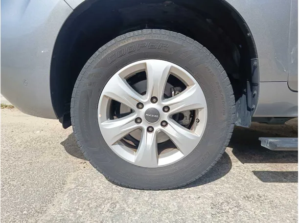 Car image 10