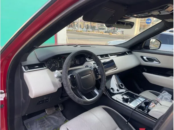 Car image 13