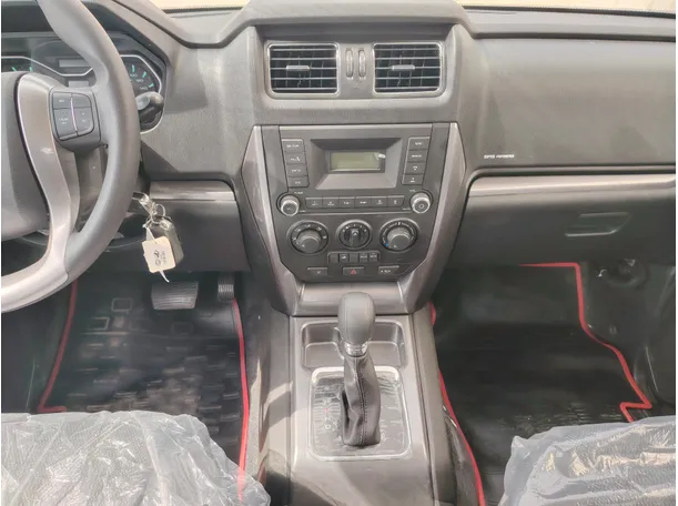 Car image 18