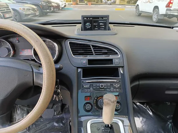 Car image 16