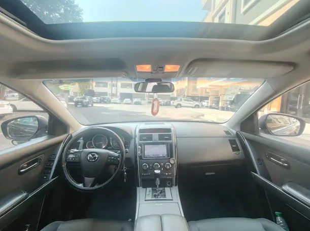 Car image 17