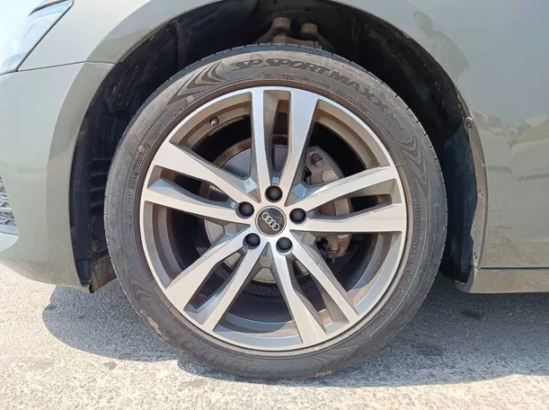 Car image 10