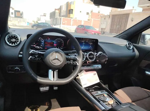 Car image 26