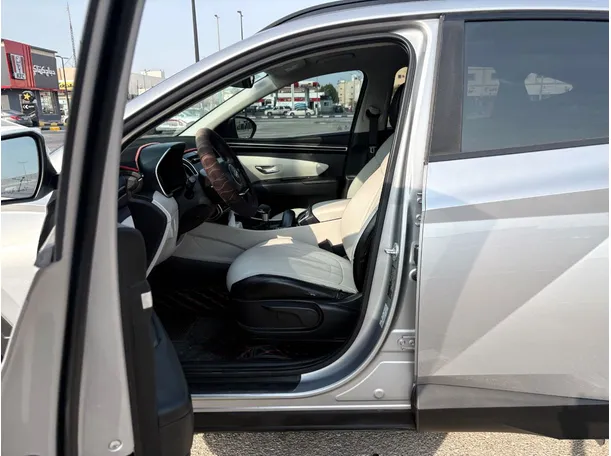 Car image 11