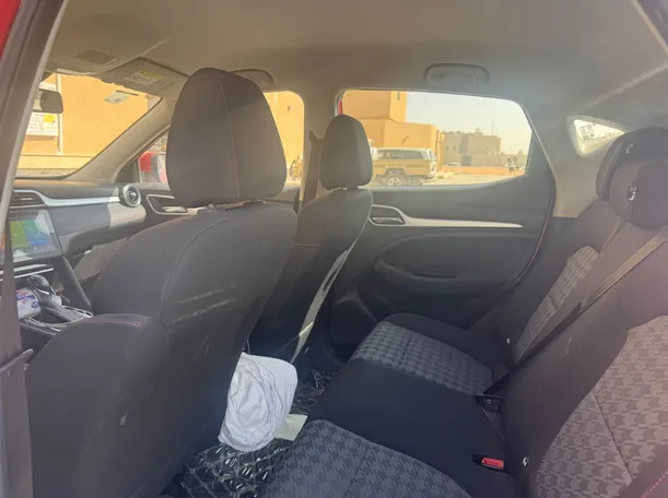 Car image 13
