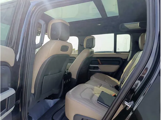 Car image 19