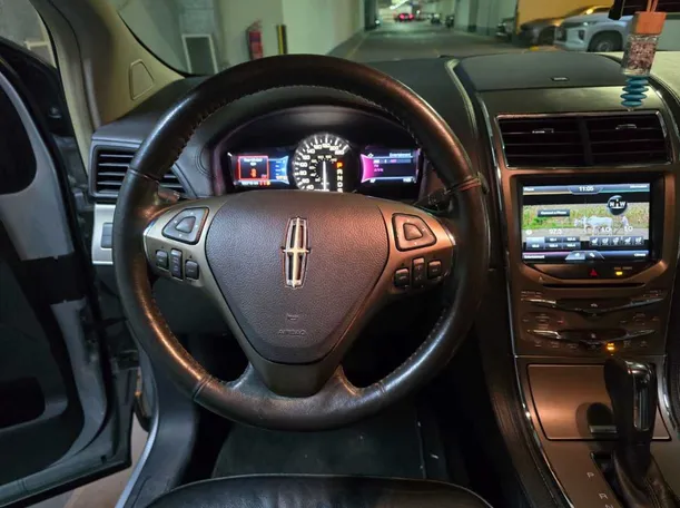 Car image 14