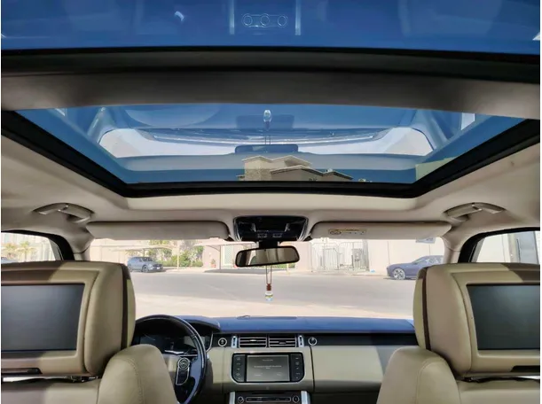 Car image 18