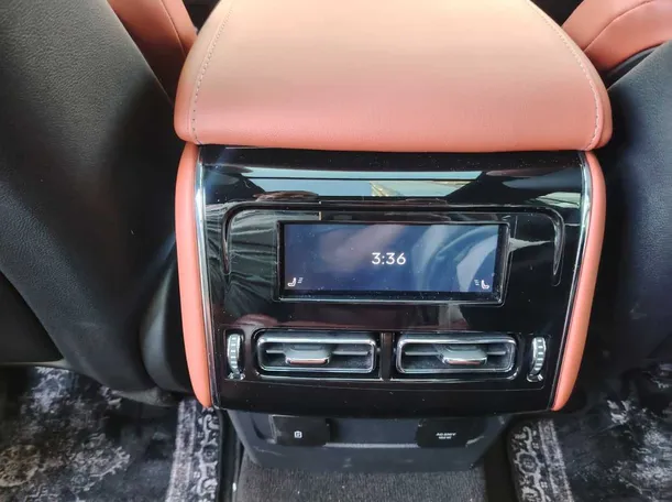 Car image 40