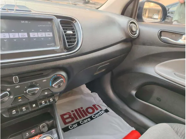 Car image 25