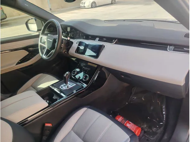 Car image 14