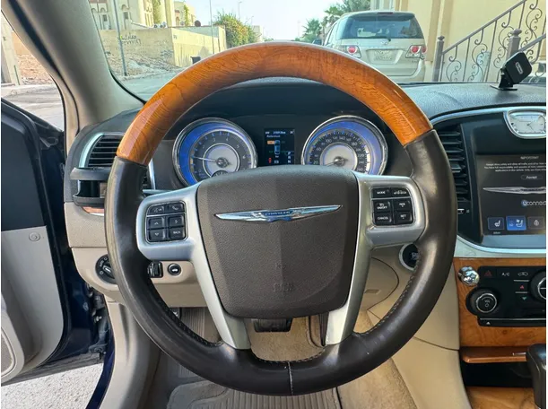 Car image 17