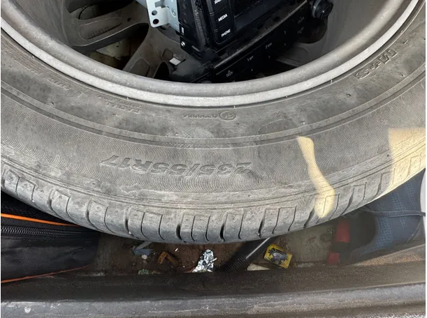 Car image 20