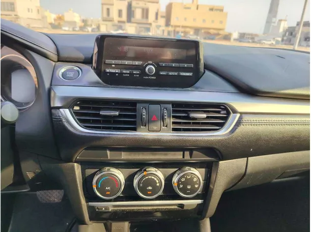 Car image 27