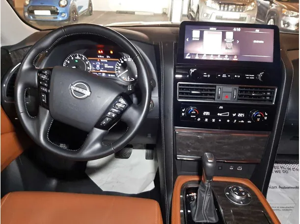 Car image 15