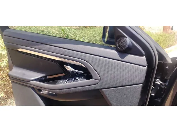 Car image 28