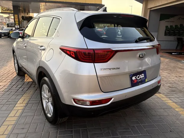 Car image 7