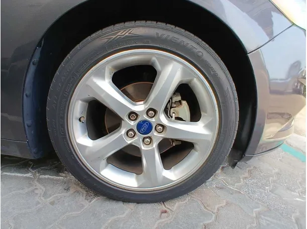 Car image 9
