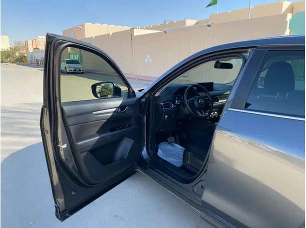 Car image 10